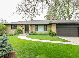 325 E Laurel Ave, Elmhurst, IL 60126