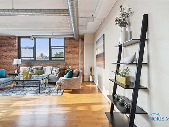 5th image of 110 Ottawa St APT 4B
