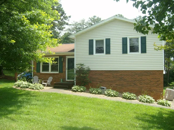 250 Gilda Dr, Mount Airy, NC 27030