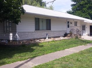 202 2nd St, Bayard, IA 50029