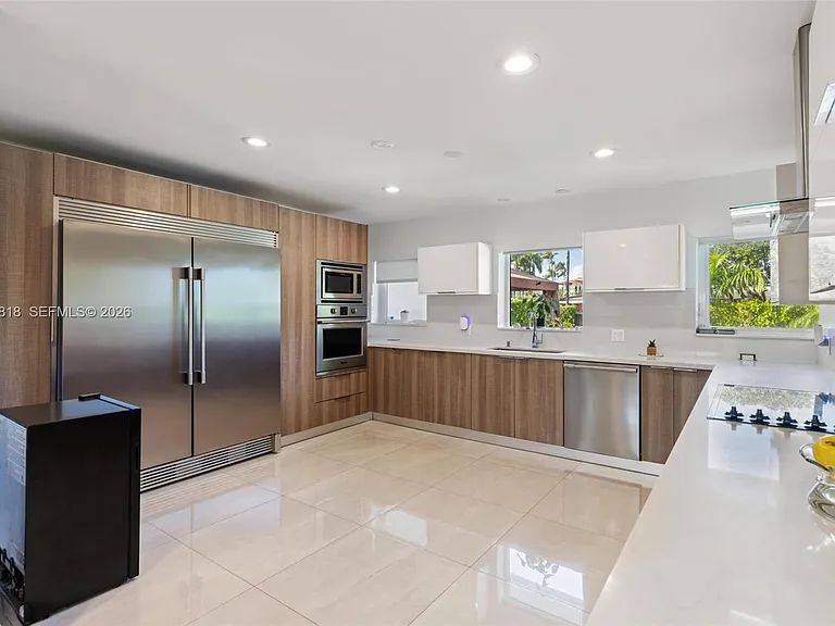 1014 Jefferson St — Photo 8
