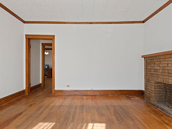 3rd image of 3456 N Whipple St