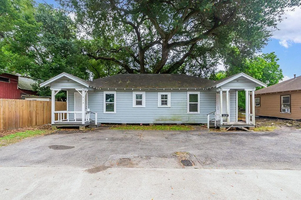 1 bed, 1.0 bath, 1496 sqft, $900 — Photo 1