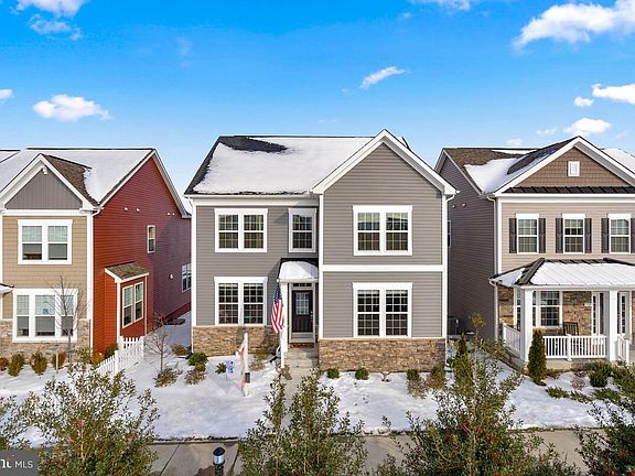 2nd image of 1130 Long Farm Cir