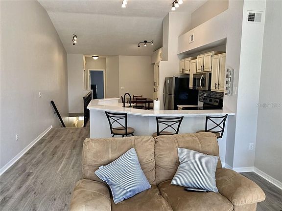 4th image of 625 Arbor Lake Ln #625