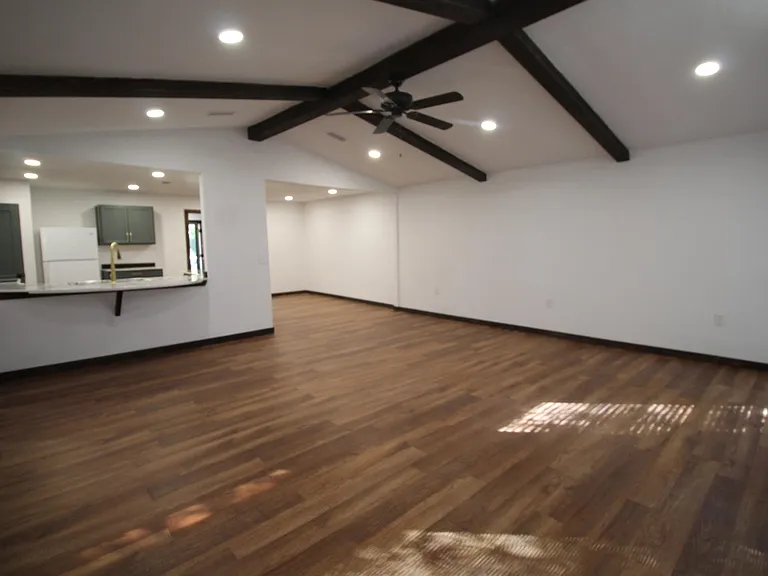 1015 W Kuykendall St — Photo 5