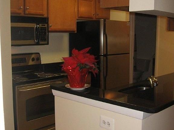 Kitchen with Granite