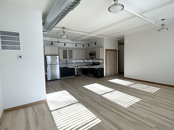 2nd image of 4611 S Ellis Ave #106
