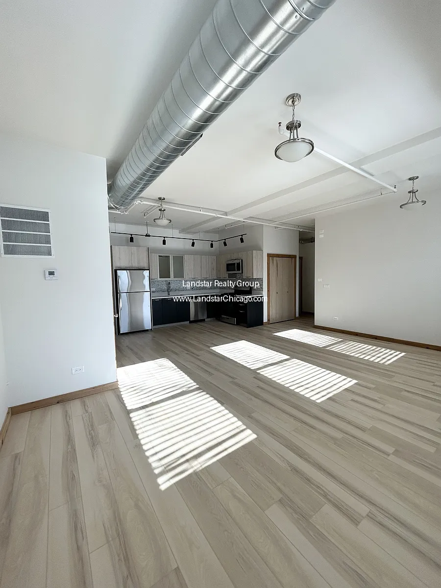 Building Photo - 4611 S Ellis Ave #106