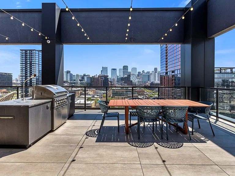 Patio Grill Space at The Mason Apartments in Chicago, IL 60607