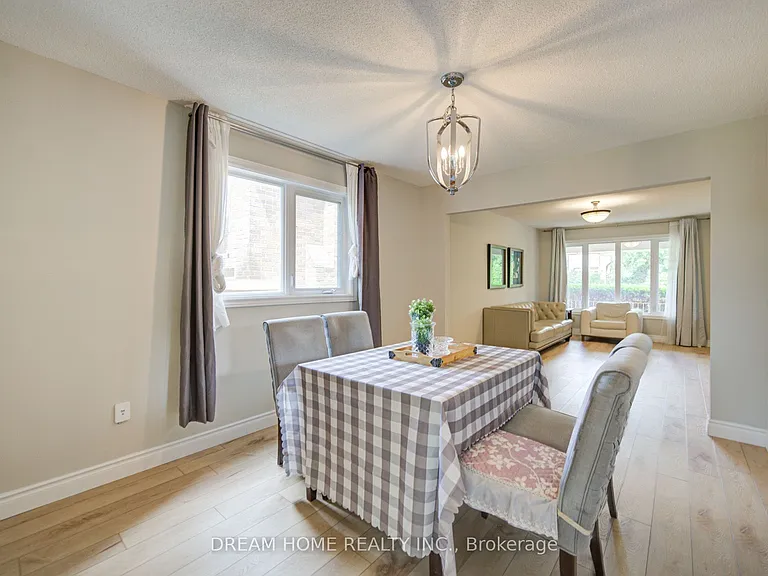 25 Yongehurst Rd — Photo 10