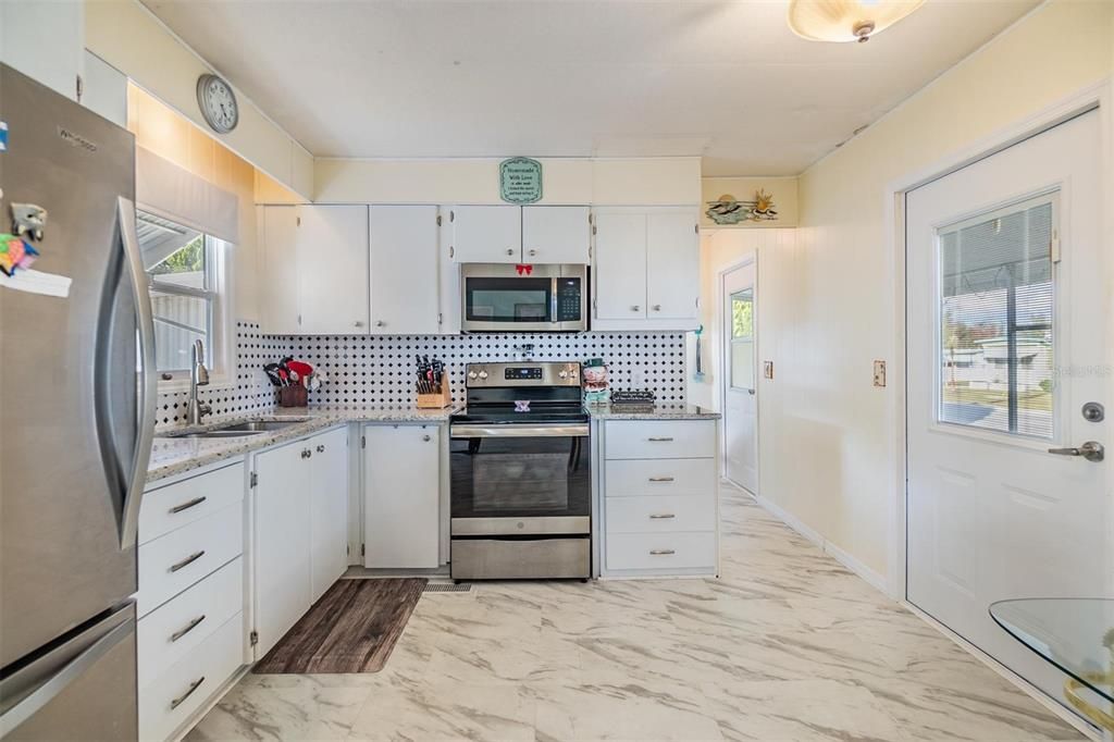 37321 8th Ave, Zephyrhills, FL - View 5