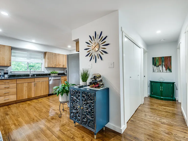 4616 W Lovers Ln #209 — Photo 3