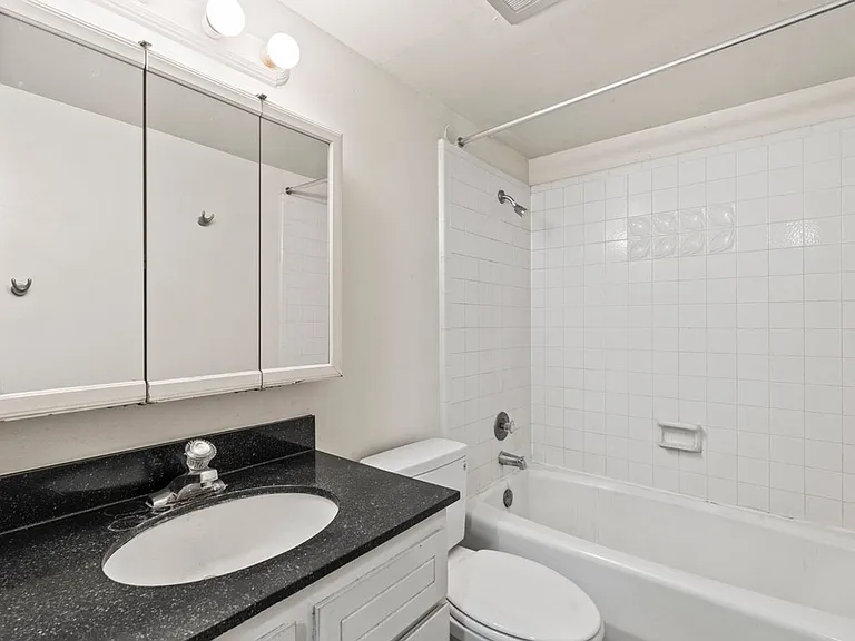 Christopher Village Apartments — Photo 41
