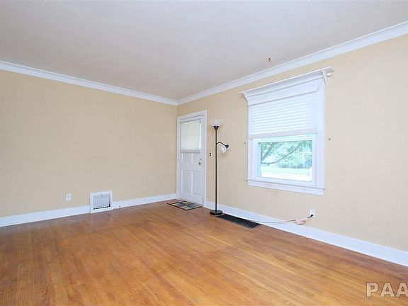 3rd image of 1003 E Corrington Ave
