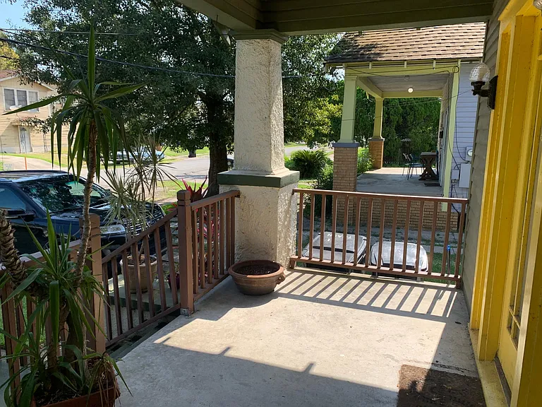 Wisteria St — Photo 10