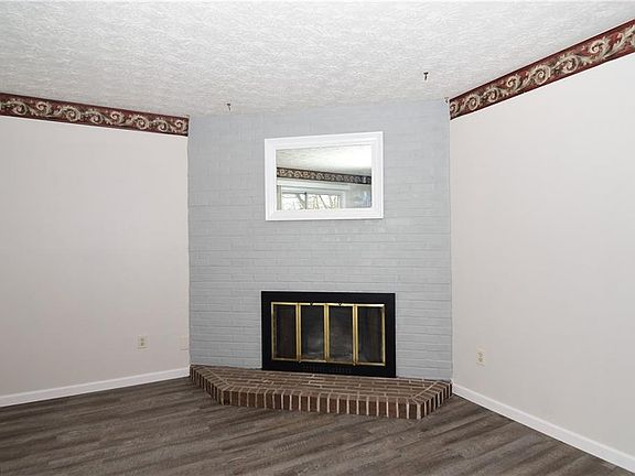 3rd image of 4456 Sandlewood Dr