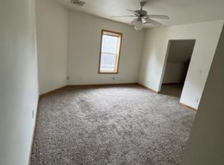 609 W White St APT 2, Champaign, IL 61820