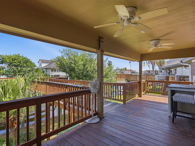 375 Ling St — Photo 11