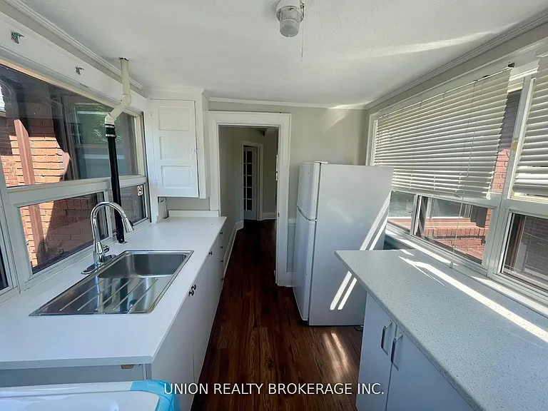 331 Eglinton Ave E #UPPER — Photo 6