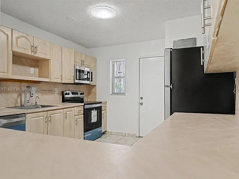 1950 W 54th St #105 — Photo 17