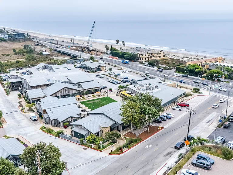 Walking distance to Trancas shopping and to Malibu West Beach Club.
