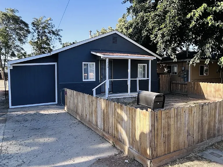 1423 Mono Dr — Photo 1