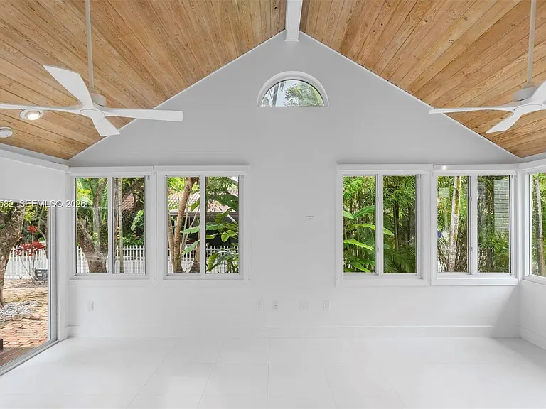 3945 Loquat Ave — Photo 15