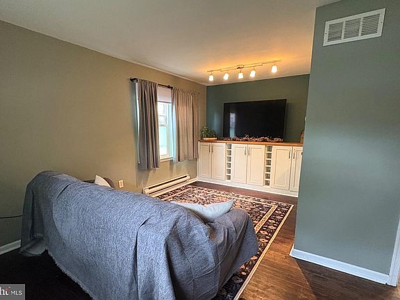 3rd image of 5 Aston Ave