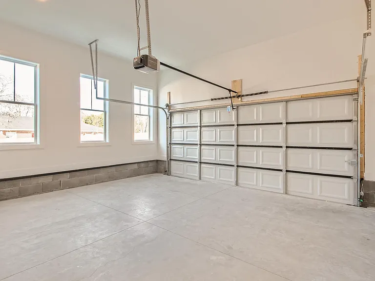 405 Serenity Ln — Photo 16