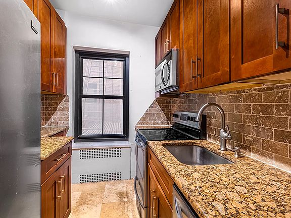 3rd image of 230 Park Pl APT 2-P