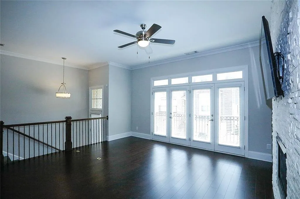 3 bed, 3.5 bath, 2213 sqft, $3,650 — Photo 4