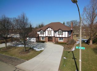 400 Cardinal Dr, Bloomingdale, IL 60108
