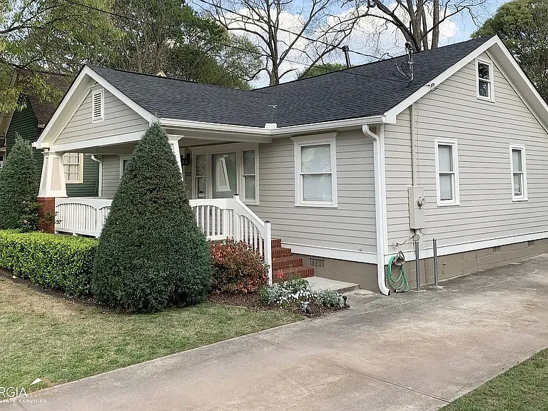 1253 Oak Grove Ave — Photo 2