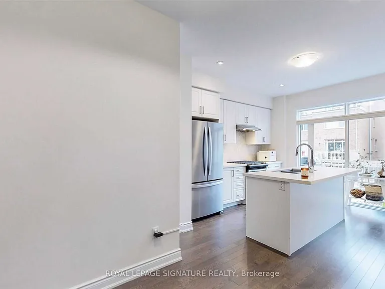 33 Edward Horton Cres — Photo 9