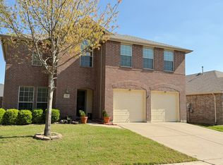 9208 Conestoga Dr, Fort Worth, TX 76131