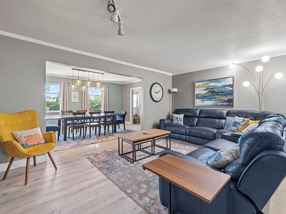 3rd image of 654 Bonita Ct