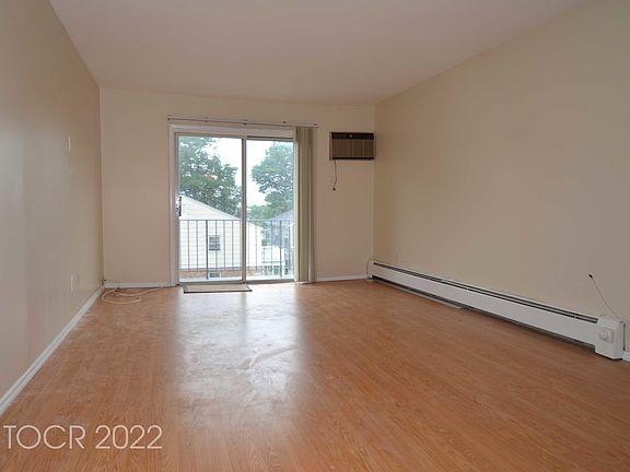 3rd image of 260 Parkside Dr