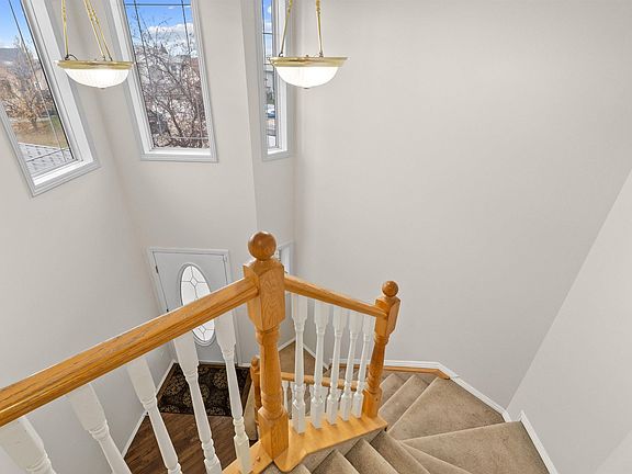 3rd image of 305 Wild Rose Way NW