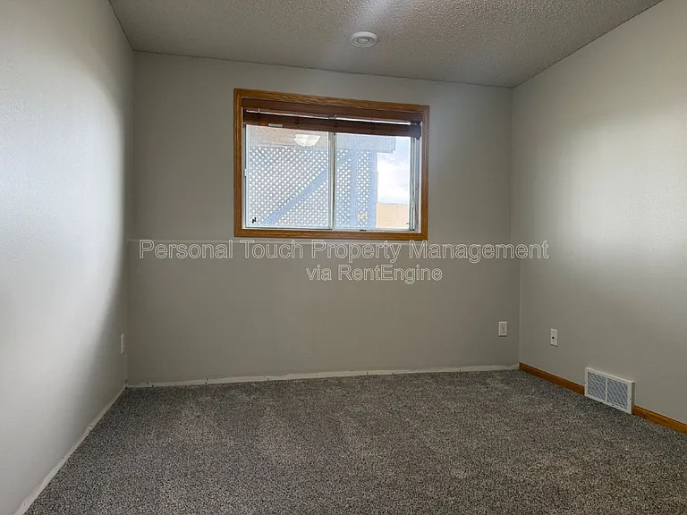 1143 39th Ave S — Photo 40