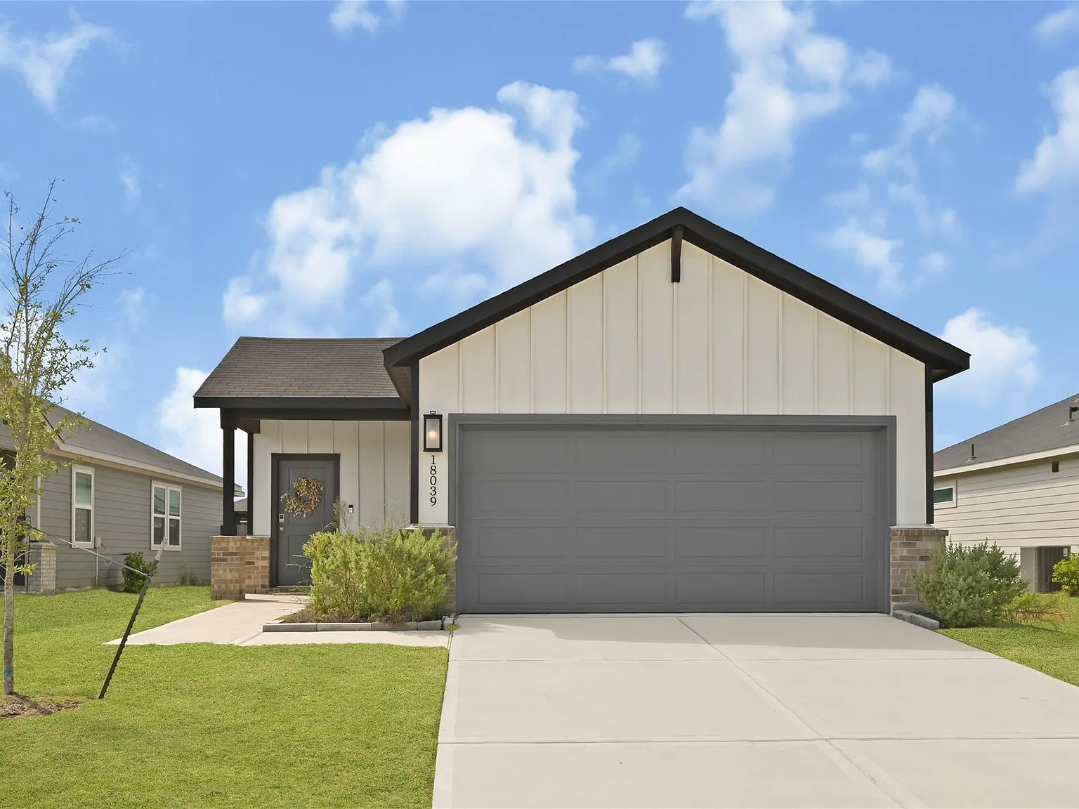 3 bed, 2.0 bath, 1444 sqft, $2,160 — Photo 1