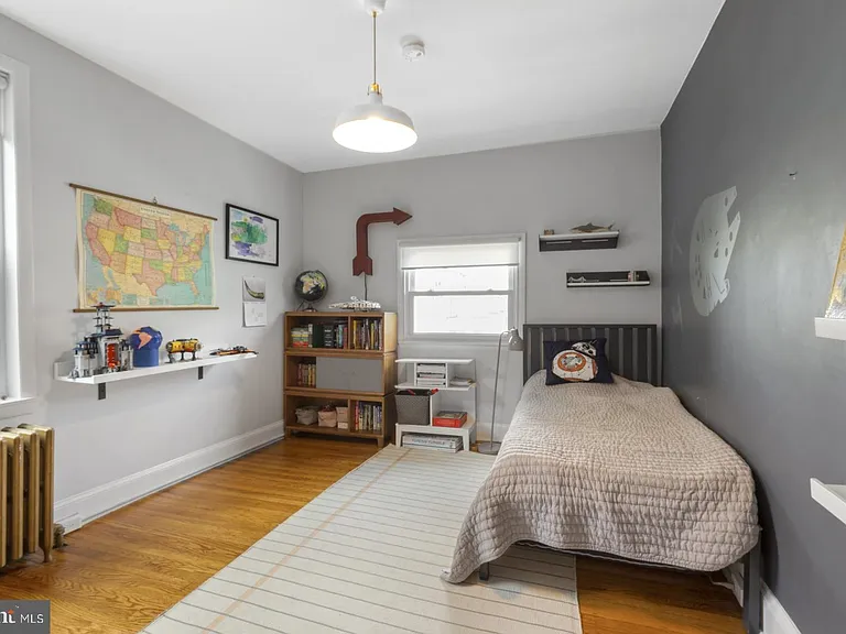 331 E Thompson St — Photo 18