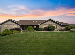 8501 Kane Rd, Dubuque, IA 52003