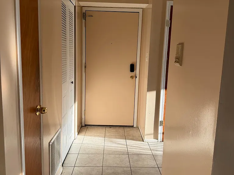 208 Edison Glen Ter #208 — Photo 7