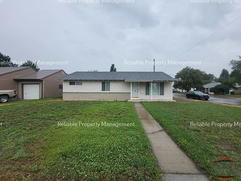 1195 E 15th St — Photo 1