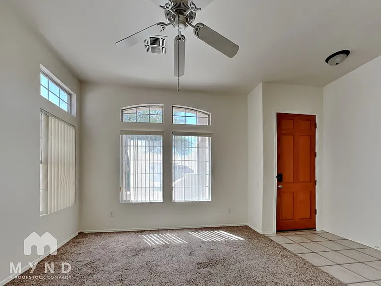 4528 E Rowel Rd — Photo 4