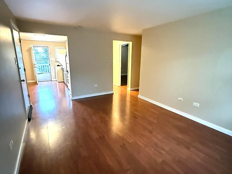2336 S Linden Ct #D — Photo 2