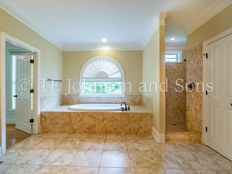 1112 Oakencroft Ct — Photo 22