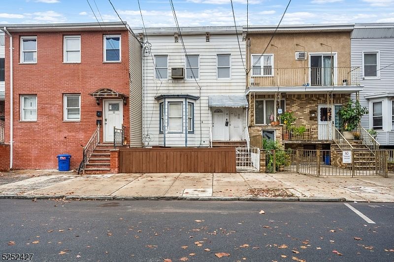 1st image of 39 Wales Ave