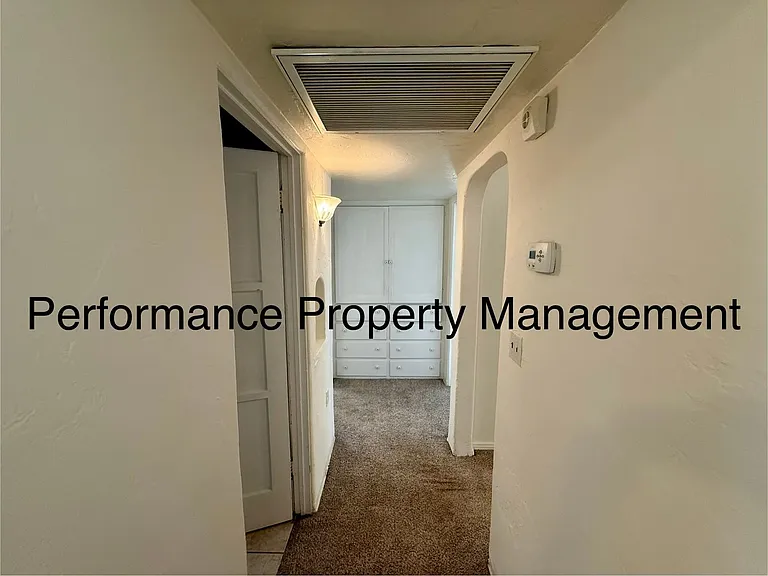 121 Bedford Way — Photo 5
